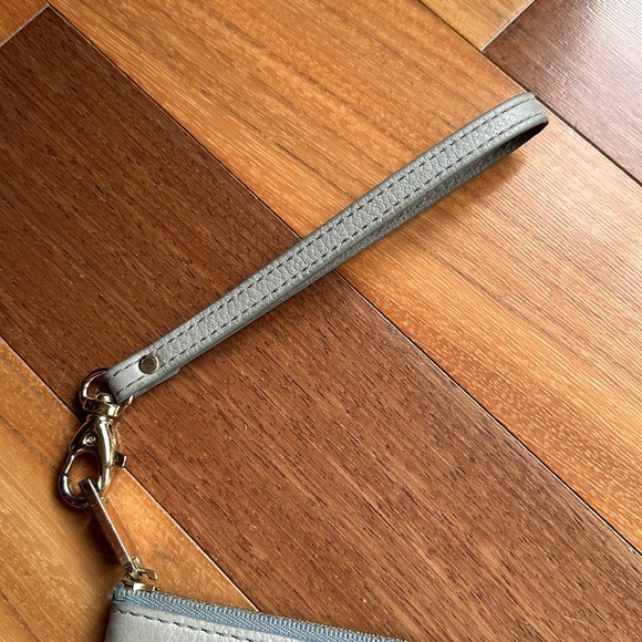 Fossil Powder Blue Leather Wristlet Pouch Purse / Clutch - Picture 5 of 13